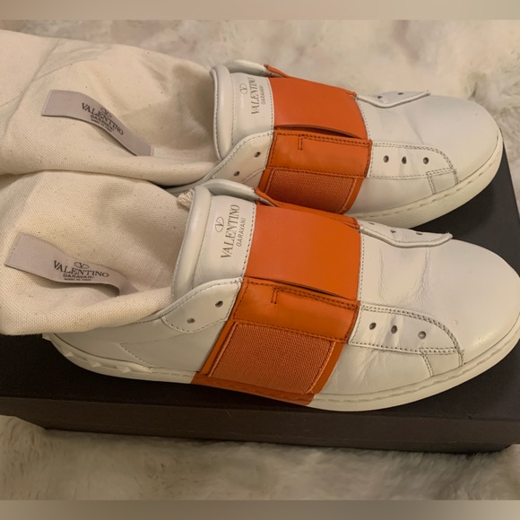 🔥🔥🔥VALENTINO Rockstud Accents Leather Sneakers. Size 8.5 or 39 Europe - Picture 4 of 15